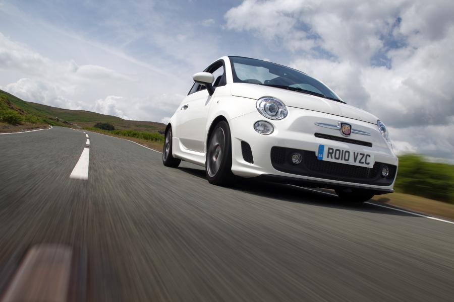  Abarth 500C 2010 года  (UK) (фото 29 из 32)
